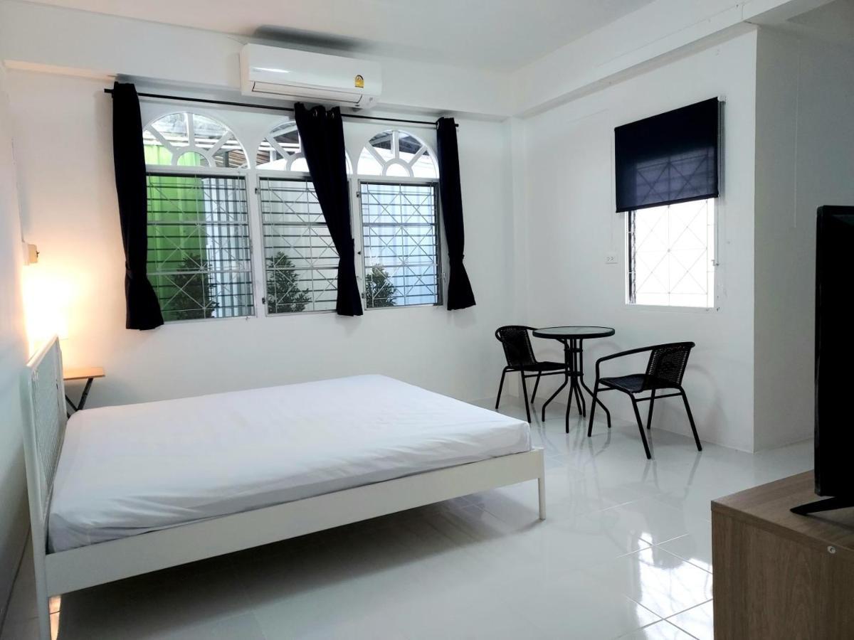 Room79 Phuket Bagian luar foto