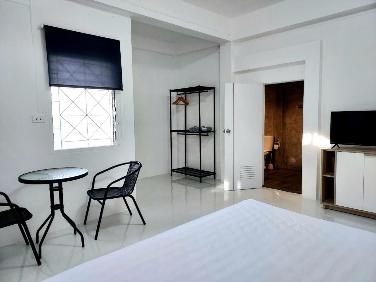 Room79 Phuket Bagian luar foto