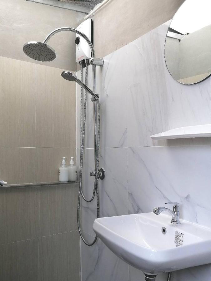 Room79 Phuket Bagian luar foto
