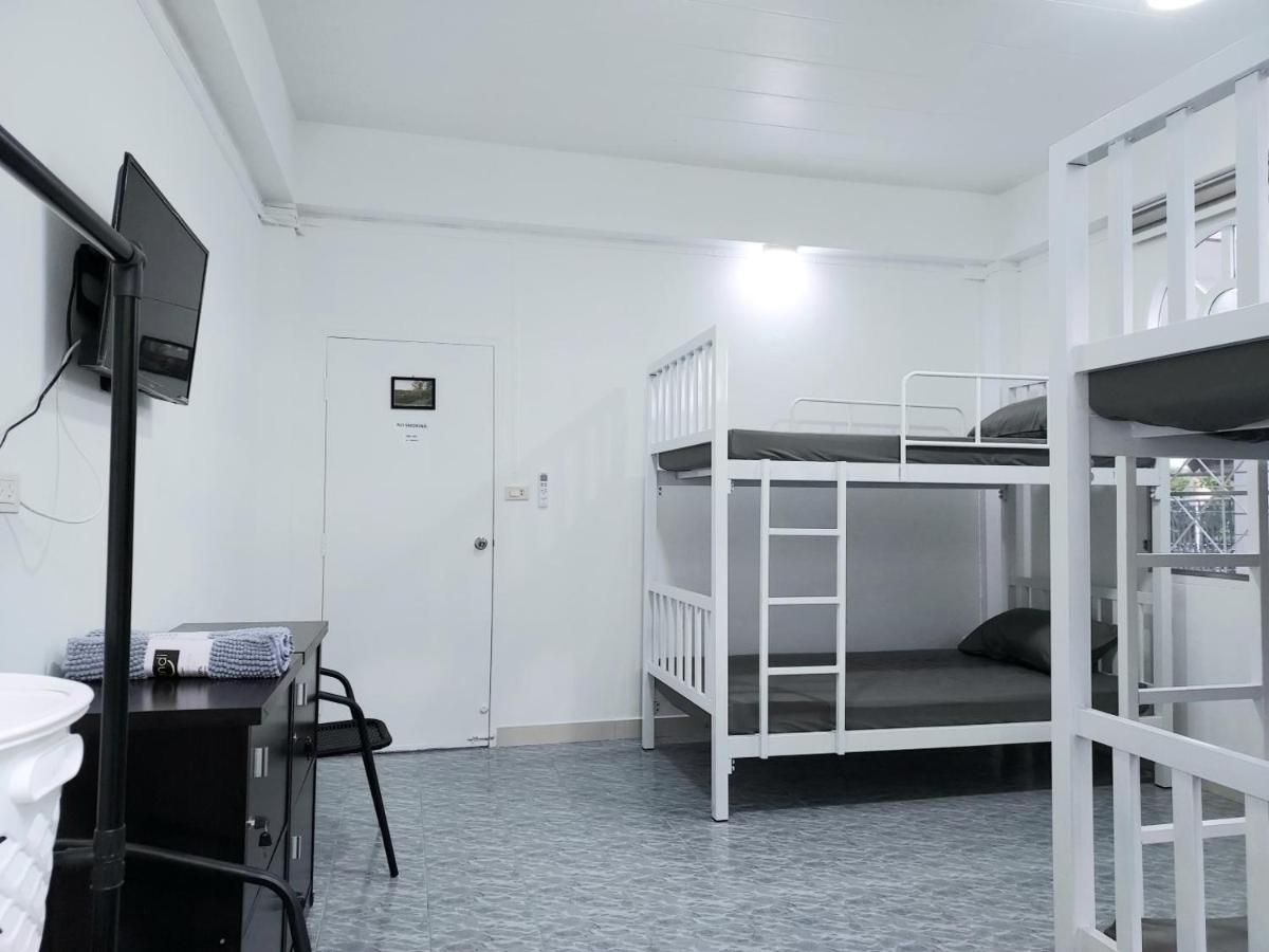 Room79 Phuket Bagian luar foto